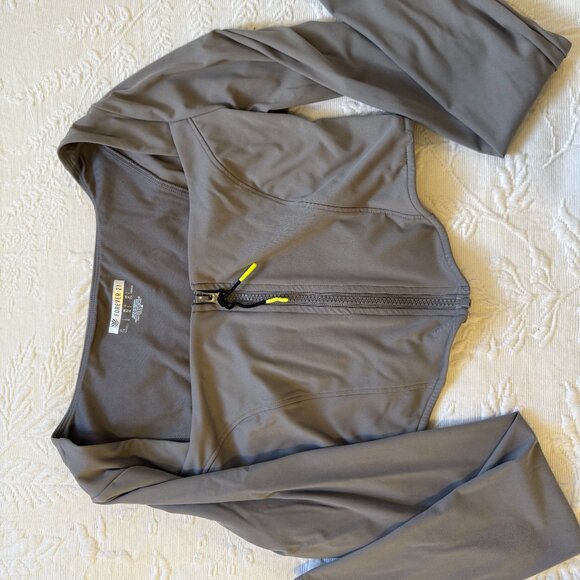 Smoke Gray Cropped Activewear 2 Piece SET - Picture 1 of 4